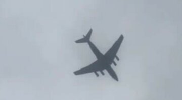 Военный самолет заметили на границе Украины и РФ: "Долетел до Харькова и ..."