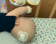 "Единственная надежда на жизнь": новорожденного ребенка бросили в больнице, мальчику нужна помощь