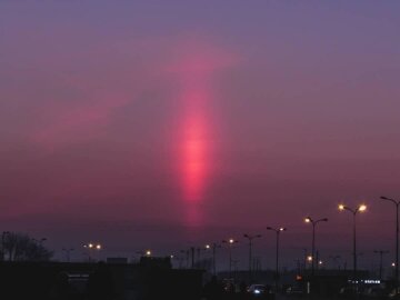 Небо над Одессой озарило необычное свечение, видео аномалии разлетелось по сети: "Око Саурона"