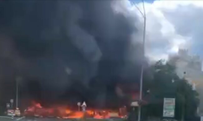 пожар на АЗС в Деснянском районе Киева