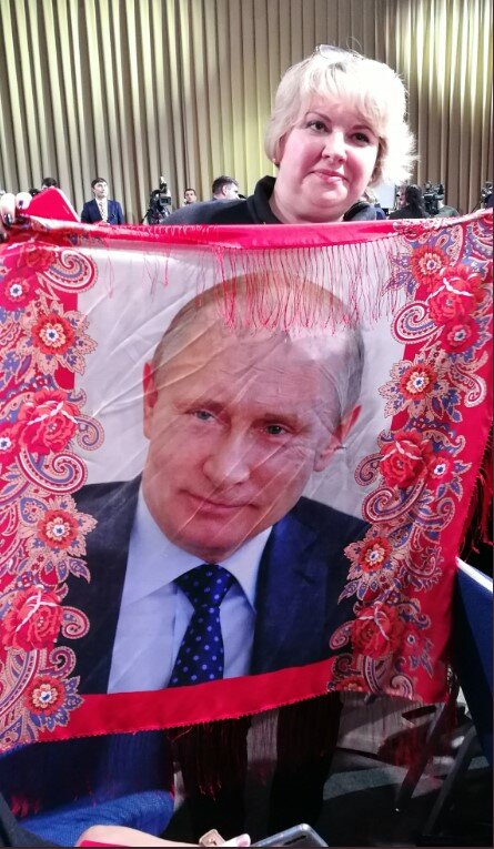 Путину сделали приятно во время пресс-конференции, скандальное фото облетело сеть: "испанский стыд"