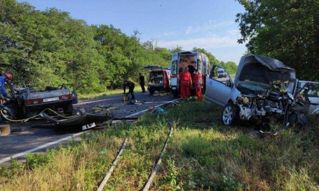 ДТП унесло жизни шестерых человек под Одессой: первые подробности и кадры с места ЧП