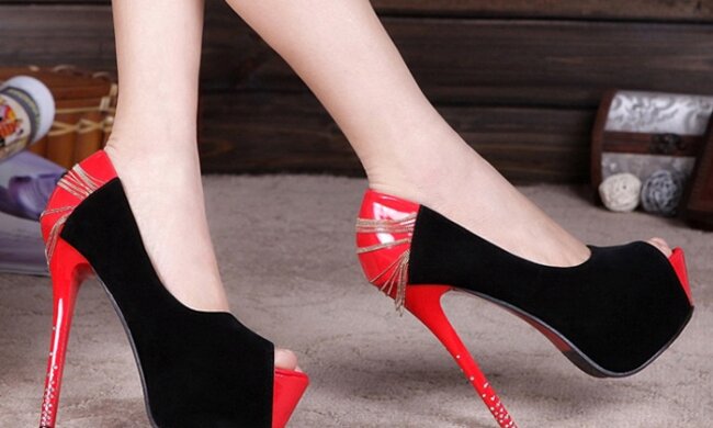 ноги туфли женщина