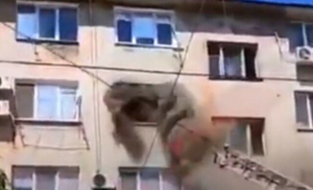 В Одесі спалахнула житлова будівля, людей терміново евакуювали: кадри з місця НП