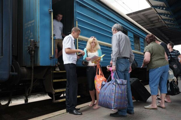 "Укрзалізниця" прекращает продажу билетов, где не будут впускать в поезда: "На шести станциях..."