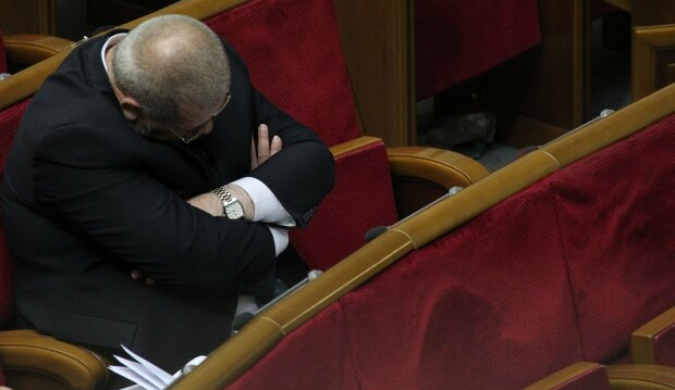 Рада спит