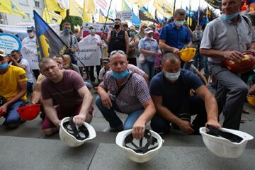 Соціальне літо: збідніле населення, протести шахтарів, зміни соціальних стандартів