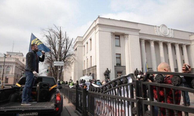 Нацкорпус Білецького влаштував масштабну акцію проти продажу землі: "Це злочин!"