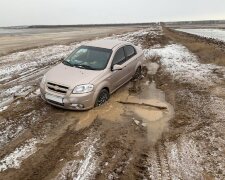 авто увязло в грязи