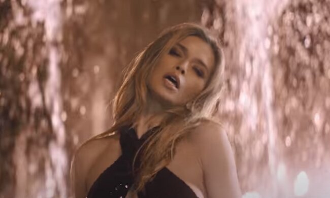 Стильная Брежнева произвела фурор новым фото для обложки журнала: "Пантера, готовая к прыжку"