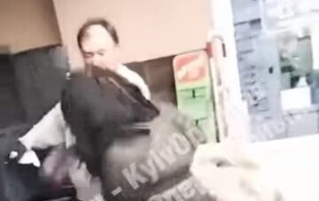 У Києві охоронець магазину звинуватив дівчину в крадіжці, вона дала жорстку відсіч: відео