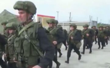 В Донецк экстренно съехались военные из РФ: "Кишат, как улей перед вылетом"