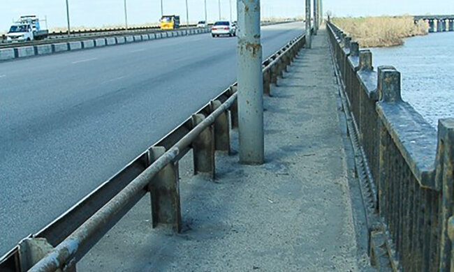 Посварився з батьками: підліток вирішив зістрибнути з мосту в Дніпрі