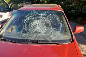 В Днепре по ночам "атакуют" припаркованные на улице авто, кадры: "После долгого затишья..."