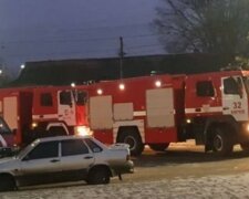 Мощный пожар разгорелся на Харьковщине: съехались три бригады спасателей, фото ЧП
