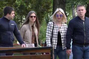 українці, на вулиці, скрін, весна, осінь
