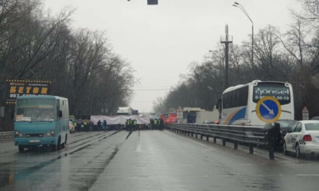 Бунт набирає обертів у Києві: намети паралізували рух, кадри подій