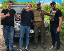Иван Лисовой и волонтеры передали джип военным