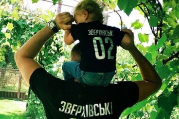Молодой отец пожертвовал всем ради незрячей дочери с ДЦП: "Я иду через себя и прошу..."