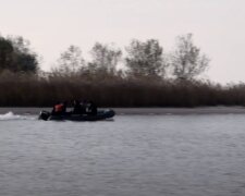 Лодка с пограничниками ушла под воду, есть жертвы: кадры и подробности трагедии
