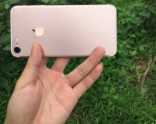 Син мільярдера подарував своєму собаці вісім iPhone 7 (фото)