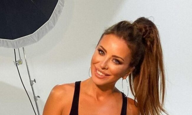 Ани Лорак показала формы с интересного ракурса, расстегнув молнию: «Невозможно не влюбиться»