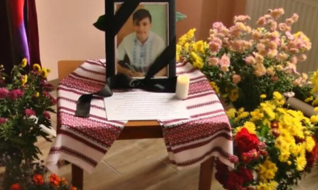 "Мечтал стать пилотом, как отец": Украина в слезах простилась с 19-летним Костей, погибшим в катастрофе под Харьковом