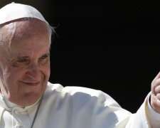 Папа Римский призвал уважать гомосексуалов и трансгендеров