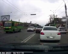 В Харькове произошло тройное ДТП с мотоциклом: жуткая запись с видеорегистратора