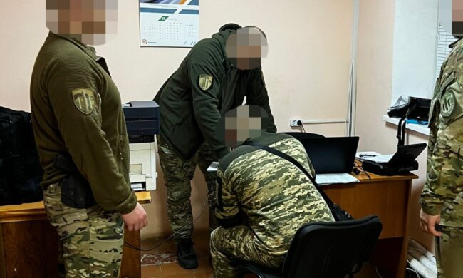 "Боевые" выплаты для военных шли не в те руки, ущерб достигает миллионов: раскрыта преступная схема