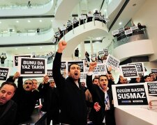 У Туреччині влада видала ордер на арешт 42 журналістів