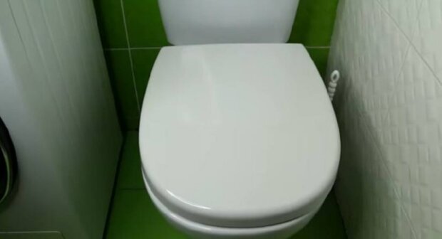 Як швидко очистити унітаз: перевірені способи прибрати наліт і запах