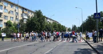 Одесситы взбунтовались в разгар жары, движение заблокировано: кадры с места