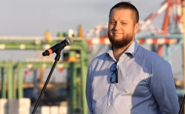 Андрей Ставницер