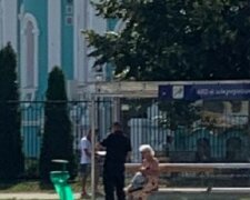 Трагедия возле церкви в Харькове, на земле лежит тело человека: фото с места