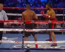 "Выпал из трусов": конфуз боксера во время боя попал на видео