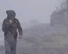 Мощный ураган надвигается на Украину, погода испортится еще больше: где будет хуже всего