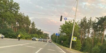 Полиция перекрыла движение, чтобы Зеленский добрался на дачу в Конче-Заспе: "Образуется очередь из..."