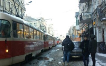 У Харкові трамвай з пасажирами зійшов з рейок: кадри з місця НП