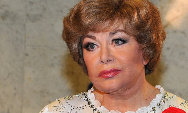 "Где свои, где не свои?": Эдита Пьеха не нашла российских военных на Донбассе