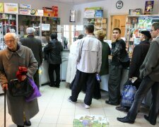Божевілля почалося через коронавірус в Києві, аптеки стрімко спустошують: "по 200 штук на руки"