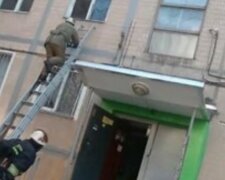 "Сімейну пару винесли з квартири на руках": жахлива пожежа сколихнула Харків, кадри НП