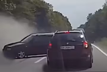 Масштабна ДТП на українській трасі, винуватець неушкодженим поїхав далі: кадри аварії