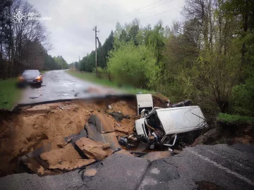 мікроавтобус з пасажирами провалився під землю