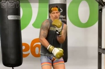 "Танцор из вас как и боксер": Усик удивил движениями во время тренировки, видео