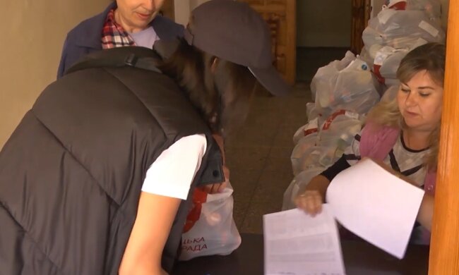 Безкоштовні продукти для ВПО та пенсіонерів у Запоріжжі