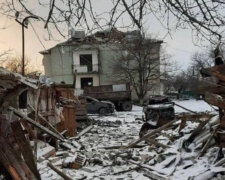 На Харківщині авіабомба російських окупантів потрапила в будинок: під завалами знайшли тіла семи осіб