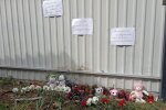 Украинцы прощаются семилетним Андрюшей, фото: принесли игрушки и цветы