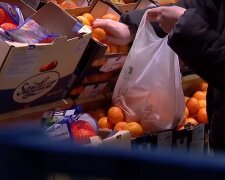 Кабмін прийняв нове жорстке рішення після заборони пластикових пакетів: скільки доведеться платити українцям
