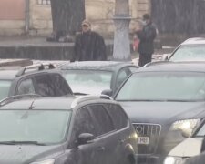 Холодний циклон несе зливи в Україну: якою буде погода до Вербної неділі